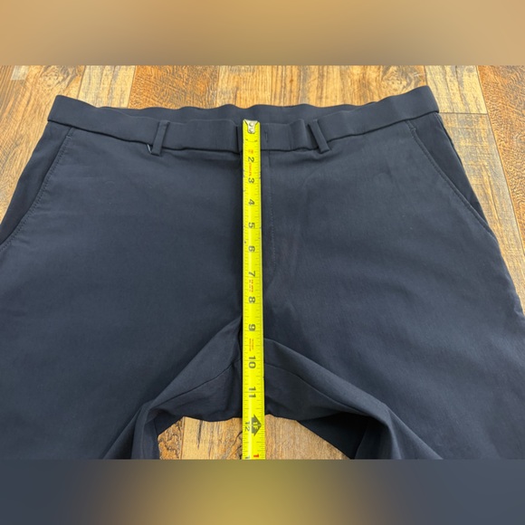 Tommy Hilfiger Men’s Flat Front, Straight Leg Casual Slacks, Navy Size 36x30 - Picture 3 of 9